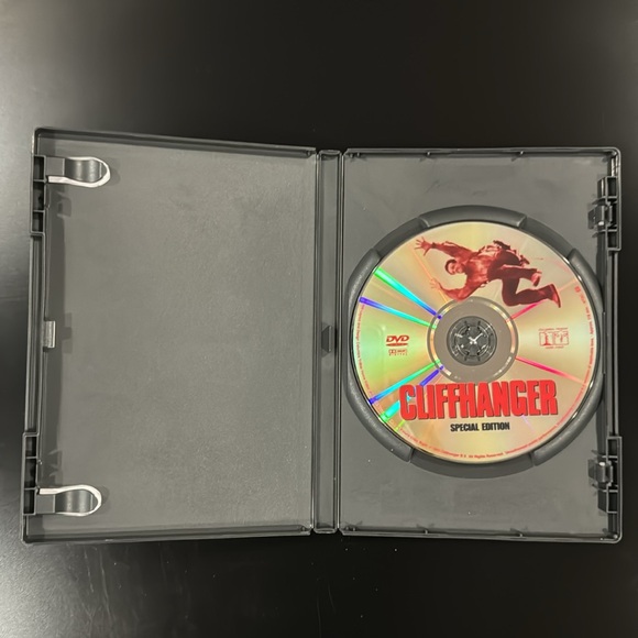 Cliffhanger - DVD - Picture 3 of 4